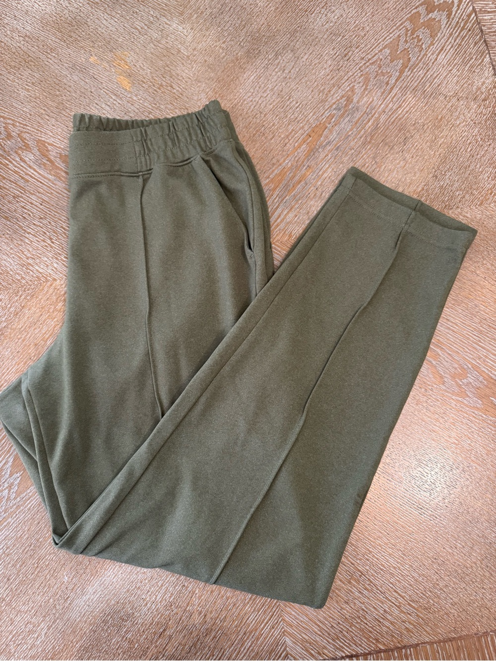 Mondetta Green Pants Large Pinned Front Elastic Waist 34” Inseam30”  Pockets